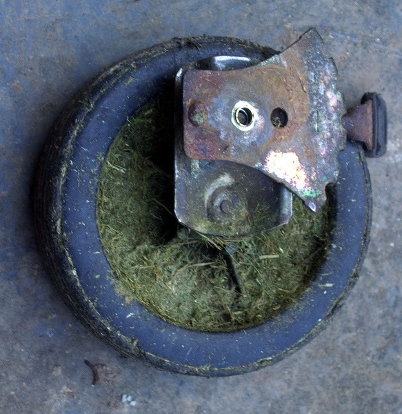 Atco Qualcast Trojan 18S lawnmower front wheel assembly 2